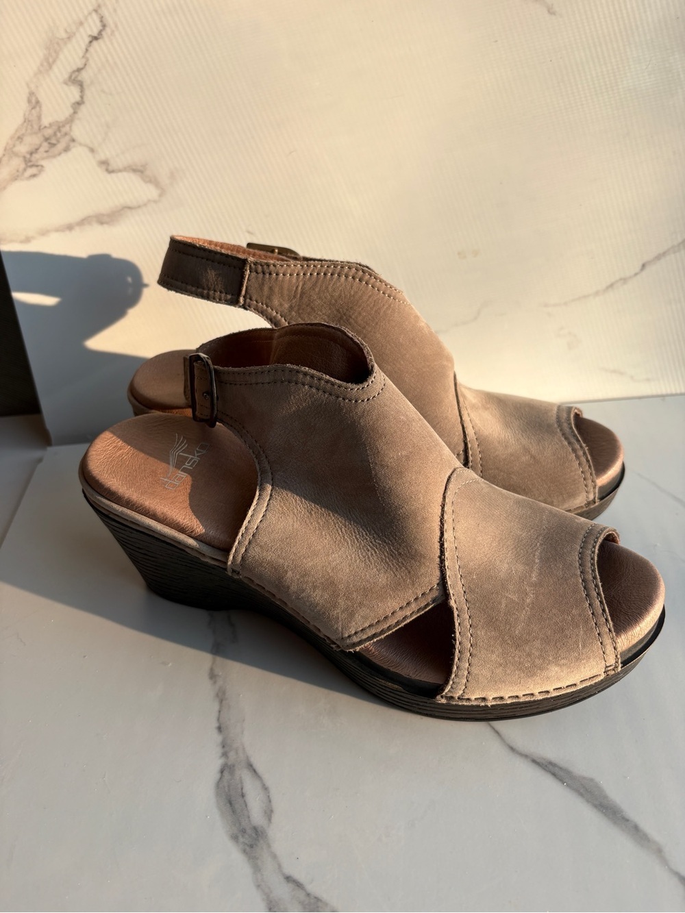 Dansko sz 39 Vanda nubuck leather peep toe slingback wedge heel sandal shoe
